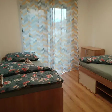 Apartment Lipno Bergmax, Areal Lipno 16min Dojezd - Male Lipno S Terasou A Zahradkou, Parking Free *