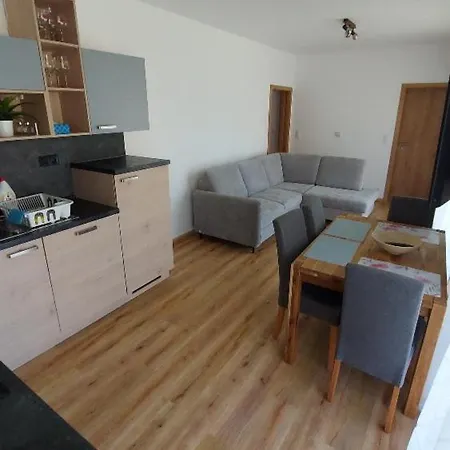 Apartment Lipno Bergmax, Areal Lipno 16min Dojezd - Male Lipno S Terasou A Zahradkou, Parking Free *